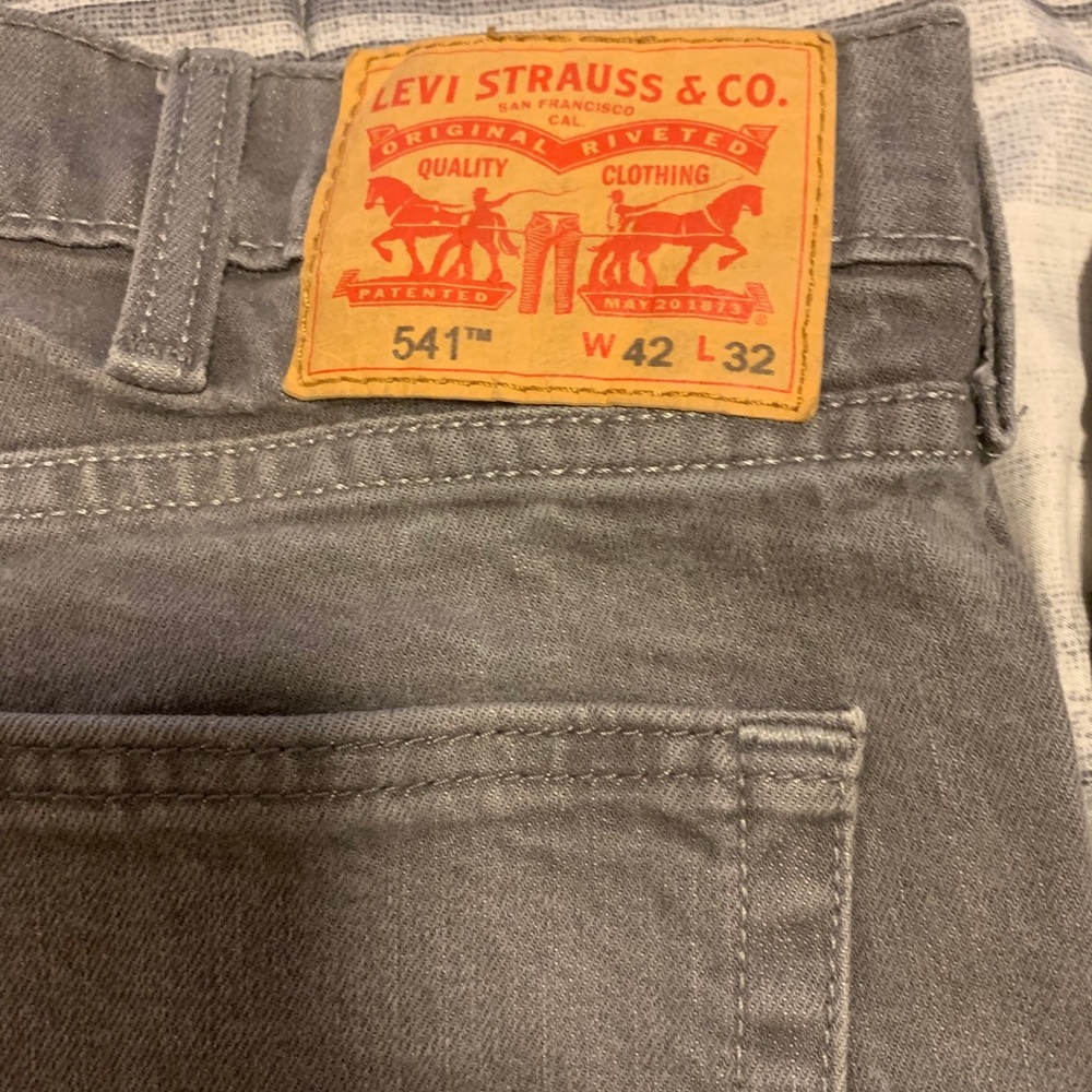 Levi’s 2 pair. Black and Gray